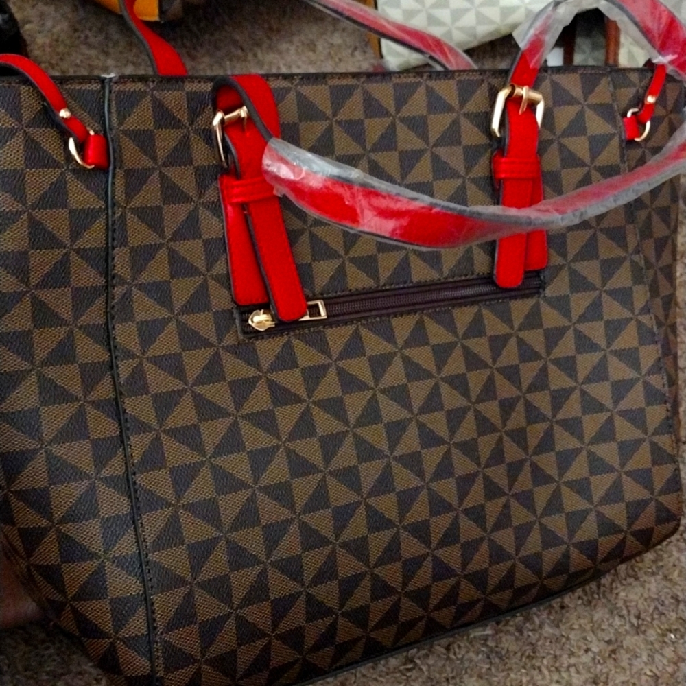 Purse comes with matching pocketbook